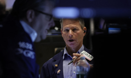 Chứng khoán Mỹ lại bán tháo vì nỗi lo khủng hoảng ngân hàng, giá dầu tụt xuống đáy 15 tháng