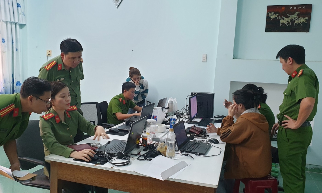 Lực lượng An ninh mạng, Văn phòng cơ quan cảnh sát điều tra đấu tranh với các đối tượng. Ảnh: Công an tỉnh Phú Yên.