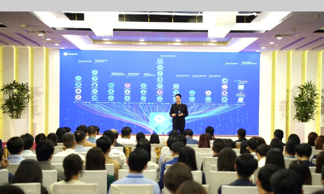 Quang cảnh Hội thảo“Kiến tạo bánh đà công nghệ”- đồng hành cùng 100.000 doanh nghiệp miền Trung diễn ra tại TP. Đà Nẵng