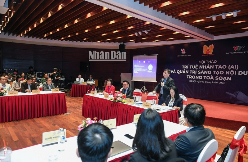Thứ trưởng Bộ Thông tin và Truyền thông Nguyễn Thanh Lâm: chúng ta nên ứng dụng công nghệ để có lợi cho chúng ta, phục vụ chúng ta chứ không nên hùa theo và làm mất đi bản thể. Báo chí cần xác định rõ những giá trị cốt lõi của mình. Công nghệ chỉ là công cụ. Ảnh: Thành Đạt.