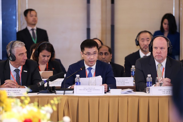 Ông Đậu Anh Tuấn, Phó Tổng Thư ký, Trưởng ban Pháp chế, Liên đoàn Thương mại và Công nghiệp Việt Nam (VCCI) trình bày 7 kiến nghị của cộng đồng doanh nghiệp.