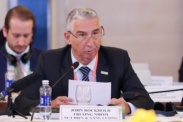 &Ocirc;ng John Rockhold, Trưởng Nh&oacute;m c&ocirc;ng t&aacute;c VBF về Điện v&agrave; Năng lượng kiến nghị giải ph&aacute;p h&uacute;t vốn v&agrave;o tăng trưởng xanh.