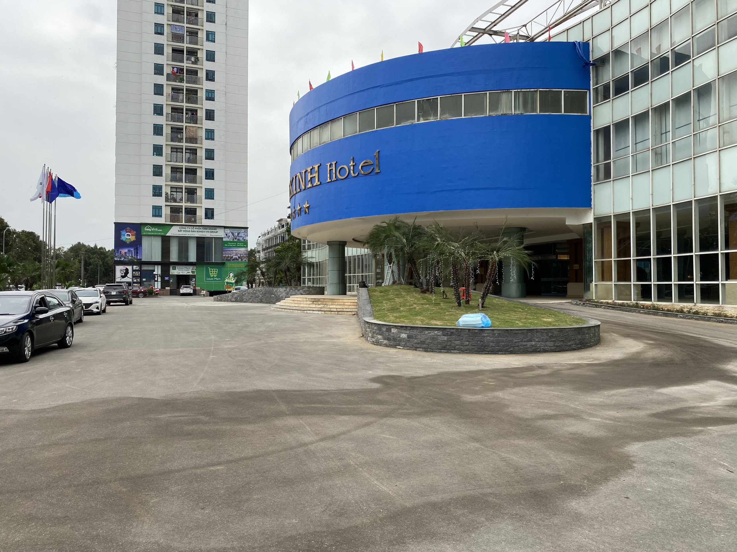 Tiền sảnh khách sạn được dọn dẹp