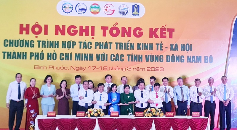 TP.HCM v&agrave; 5 tỉnh v&ugrave;ng Đ&ocirc;ng Nam Bộ k&yacute; kết hợp t&aacute;c ph&aacute;t triển kinh tế x&atilde; hội.