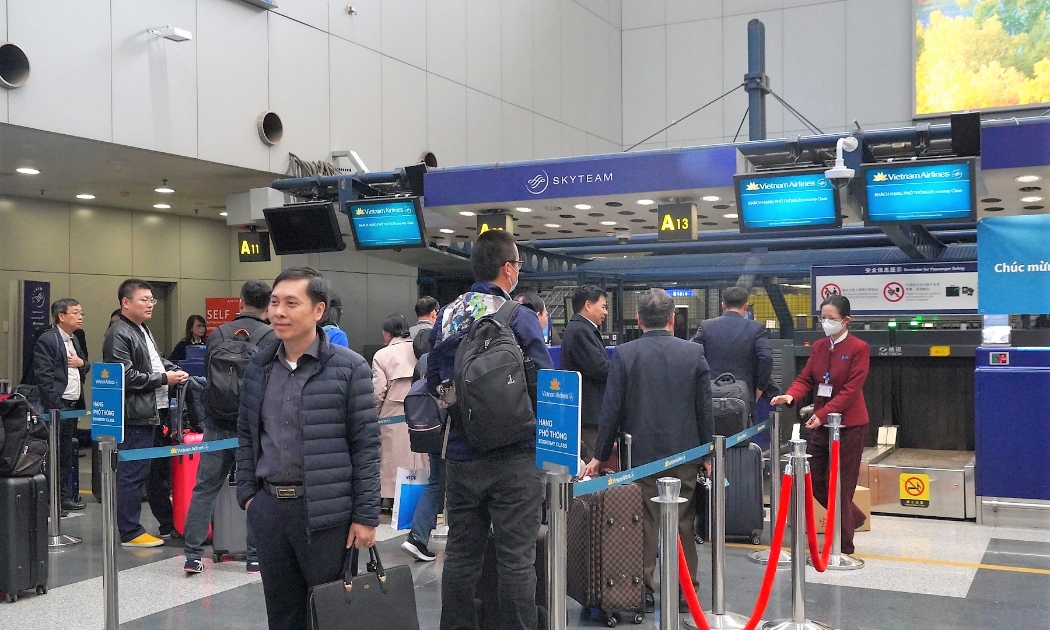 Rộn ràng nhiều chuyến bay thường lệ kết nối Trung Quốc với Việt Nam sau 3 năm tạm dừng khai thác vì Covid-19.