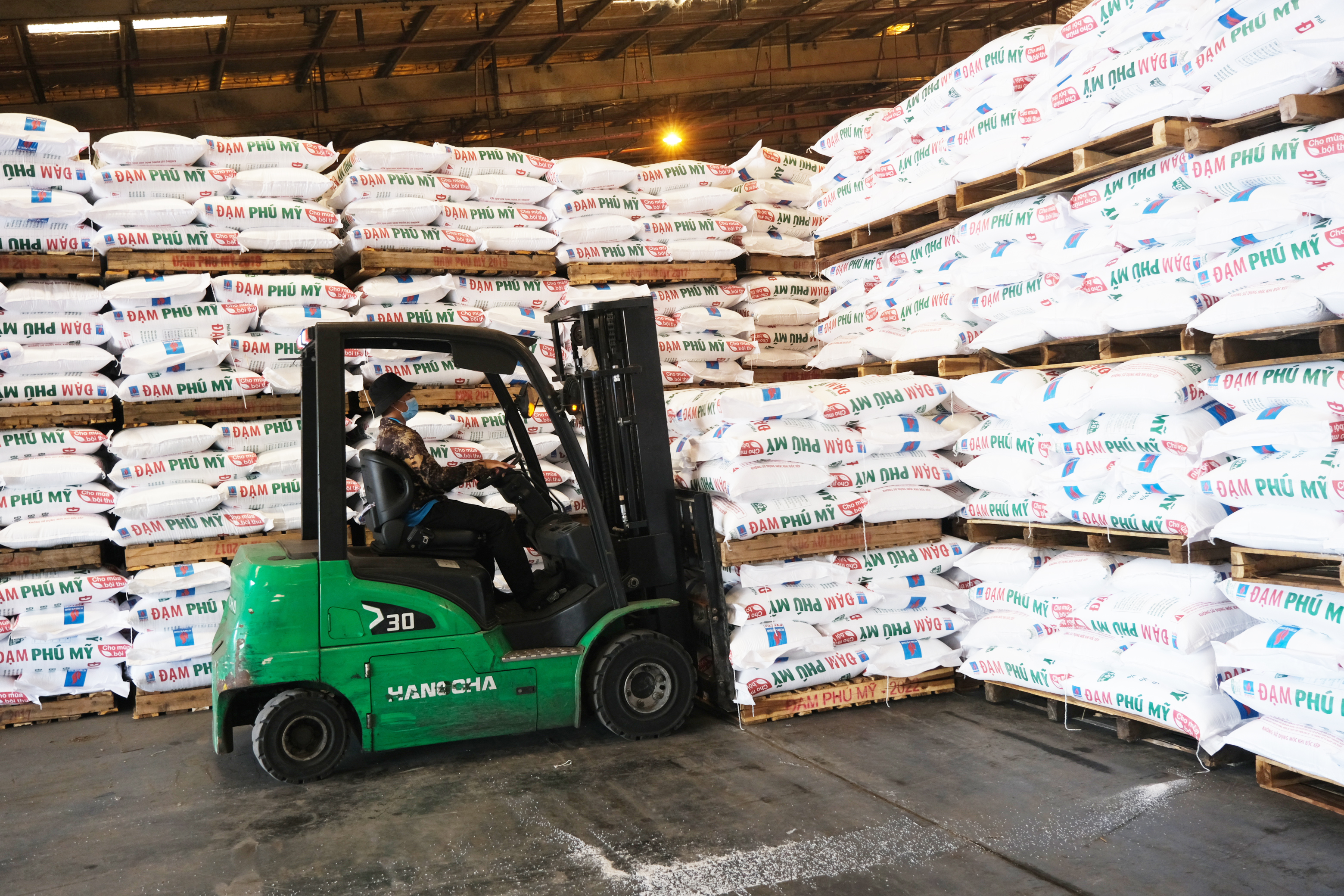 PVFCCo 20 năm được vinh danh H&agrave;ng Việt Nam chất lượng cao.