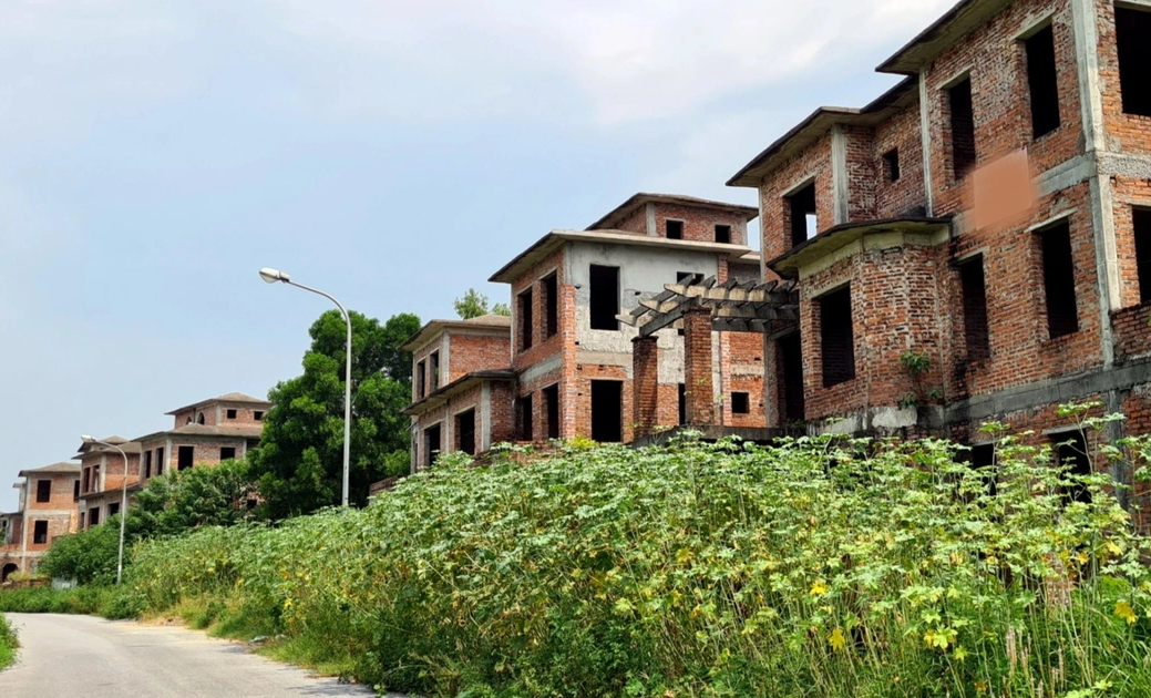 Bổ sung việc t&iacute;nh tiền đất tăng th&ecirc;m đối với dự &aacute;n chậm tiến độ, kh&ocirc;ng đưa đất v&agrave;o sử dụng, ph&ugrave; hợp với thực trạng nhiều đất bỏ hoang, đất/khu biệt thự mua chờ tăng gi&aacute; chứ kh&ocirc;ng sử dụng&hellip;