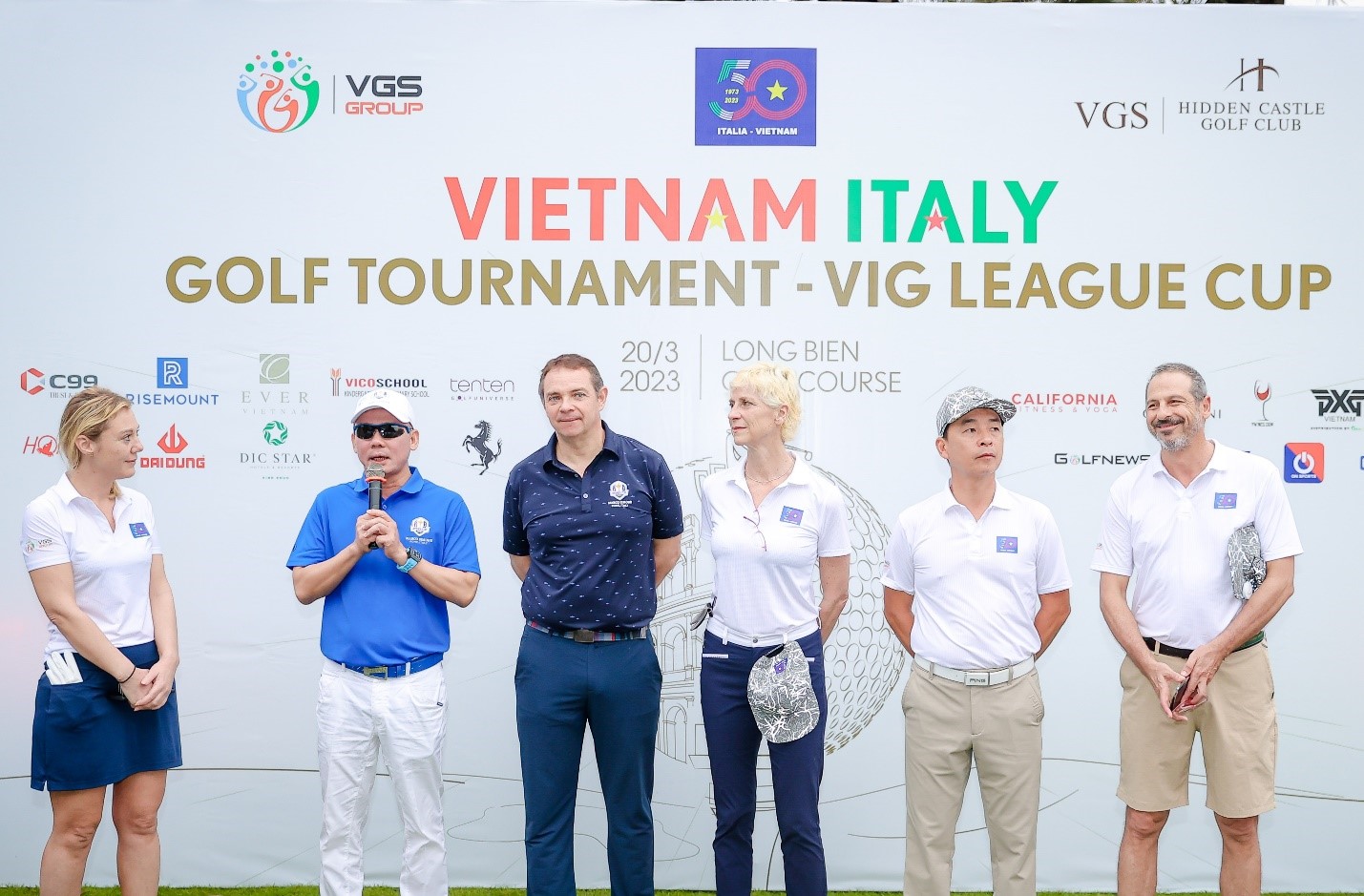 Vietnam Italy Golf Tournament c&oacute; sự tham gia của đại diện Đại sứ qu&aacute;n &Yacute; tại Việt Nam, đại diện BTC Ryder Cup 2023, đại diện Hiệp hội Golf Việt Nam c&ugrave;ng hơn 100 golfer l&agrave; c&aacute;c nh&agrave; ngoại giao, kh&aacute;ch mời trong ngước v&agrave; quốc tế.