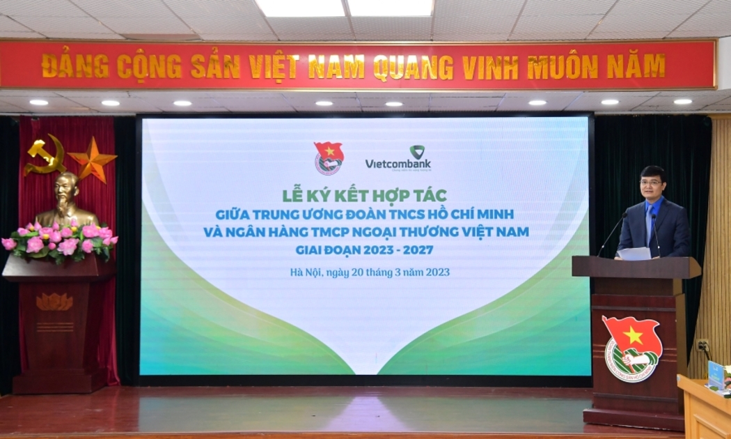 Đồng chí Bùi Quang Huy - Ủy viên dự khuyết Ban chấp hàng Trung ương Đảng, Bí thư thứ nhất Ban chấp hành Trung ương Đoàn phát biểu tại Lễ ký kết.