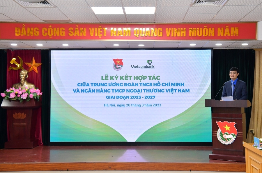 Đồng chí Bùi Quang Huy - Ủy viên dự khuyết Ban chấp hàng Trung ương Đảng, Bí thư thứ nhất Ban chấp hành Trung ương Đoàn phát biểu tại Lễ ký kết.