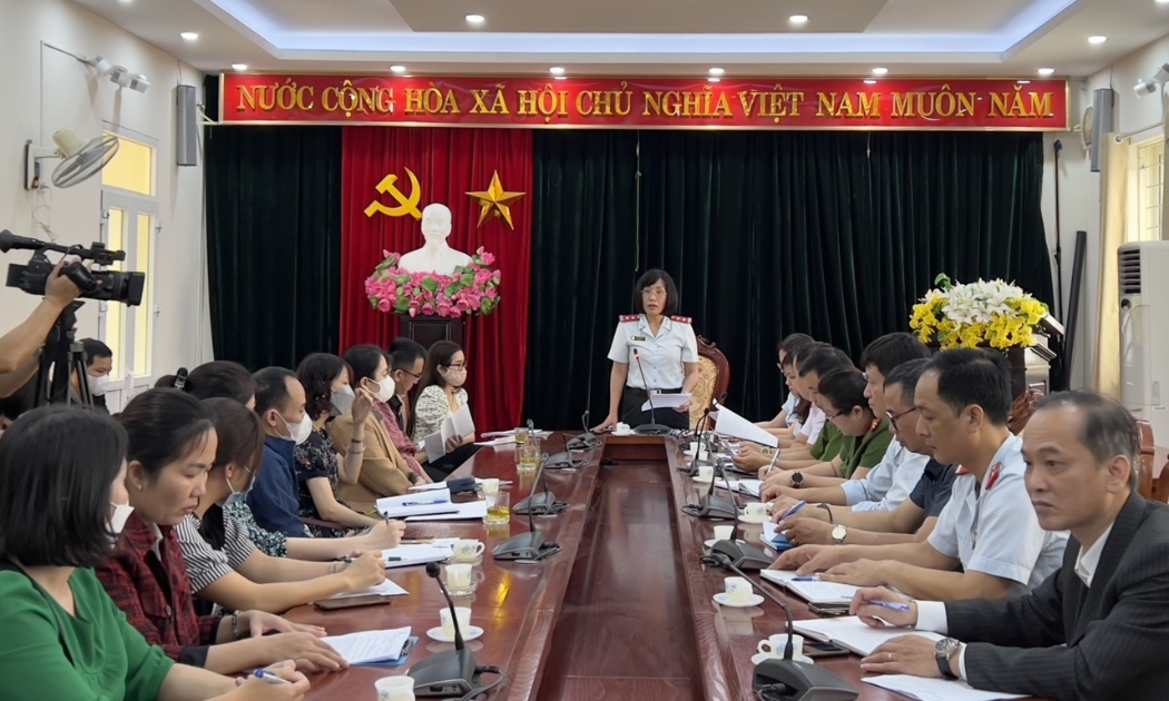 Công bố các quyết định thanh tra doanh nghiệp nợ đóng bảo hiểm. Ảnh - Sở Lao động - Thương binh và Xã hội Hà Nội. 