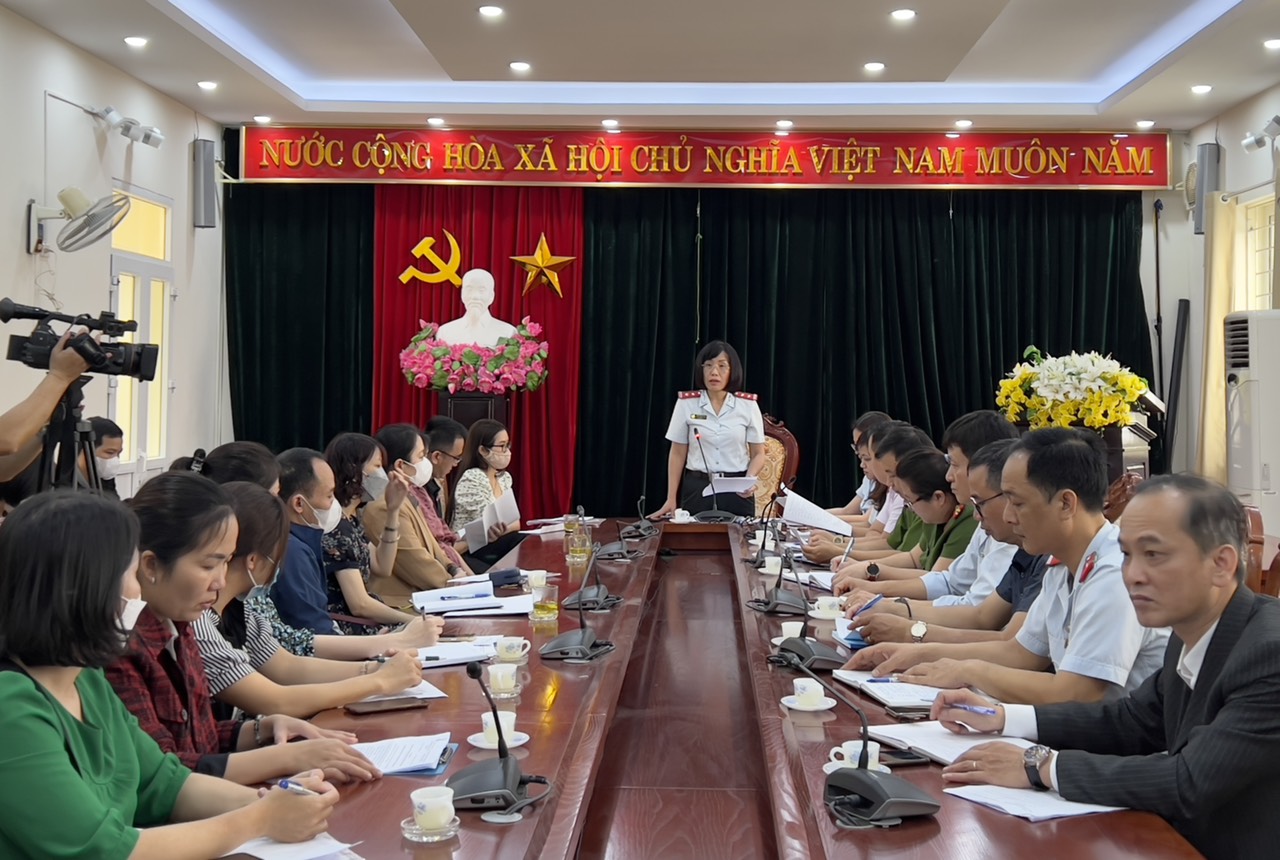 Công bố các quyết định thanh tra doanh nghiệp nợ đóng bảo hiểm. Ảnh - Sở Lao động - Thương binh và Xã hội Hà Nội. 