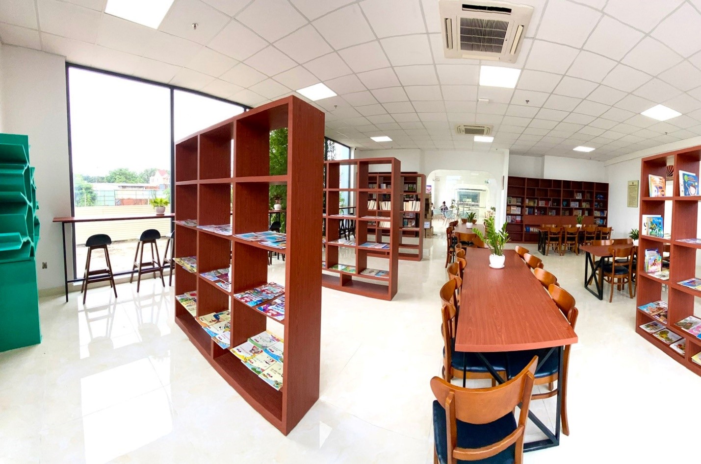 Thư viện sách (Ngôi nhà trí tuệ) hơn 200m2 đã đi vào hoạt động. Ảnh: Quý Mai.