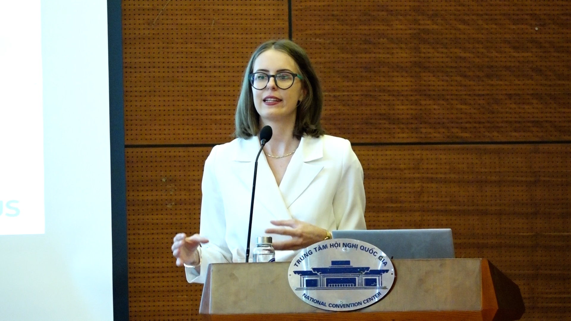 B&agrave; Alicja Grzebalska, Phụ tr&aacute;ch Marketing H&atilde;ng h&agrave;ng kh&ocirc;ng Airbus khu vực Ch&acirc;u &Aacute; &ndash; Th&aacute;i B&igrave;nh Dương, chia sẻ về triển vọng của ng&agrave;nh h&agrave;ng kh&ocirc;ng trong thời gian tới.