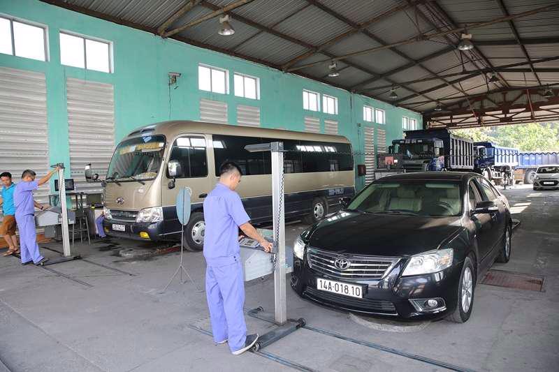 Cả nước hiện có 280 trung tâm đăng kiểm xe cơ giới (tháng 12/2022), trong đó 55 trung tâm đăng kiểm đã bị đình chỉ hoạt động do cáo buộc môi giới và nhận hối lộ, giả mạo trong công tác.