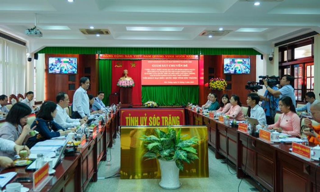 Quang cảnh buổ i làm việc.