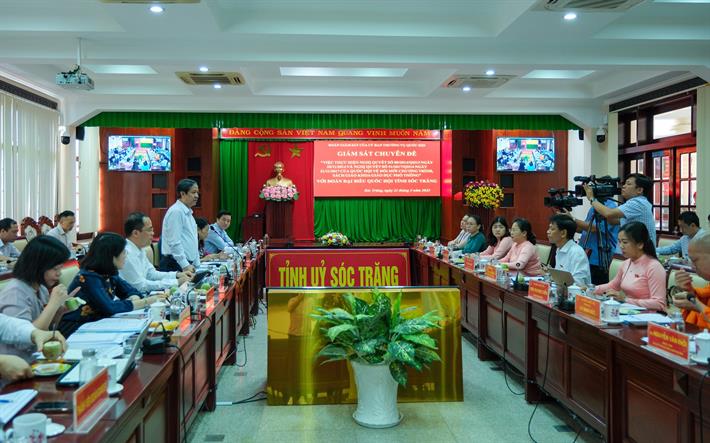 Quang cảnh buổ i làm việc.