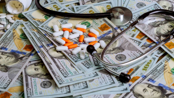 Các hãng dược đua nhau tăng giá, trong đó có vaccine Covid-19