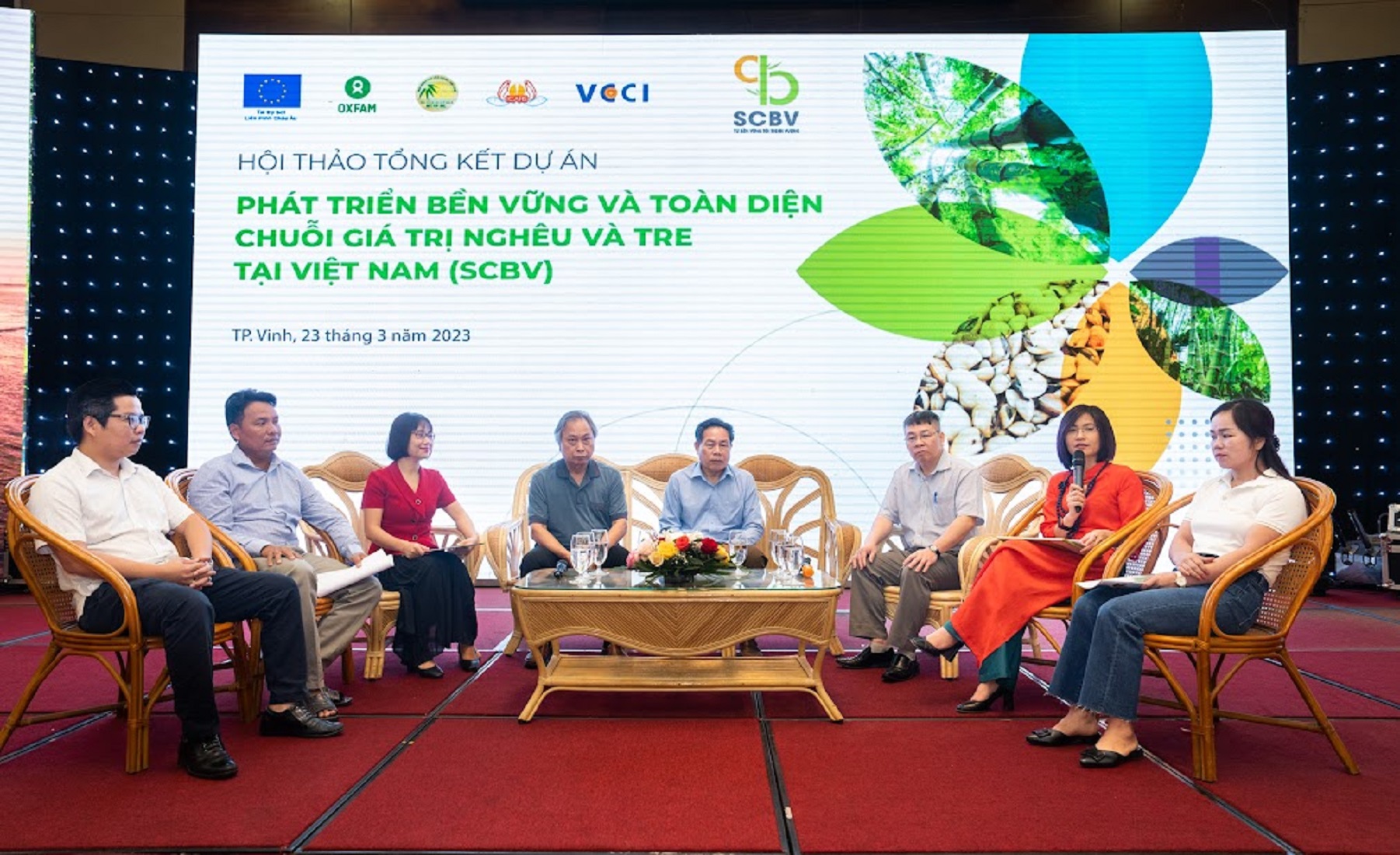 Các đại biểu chia sẻ tại hội thảo.