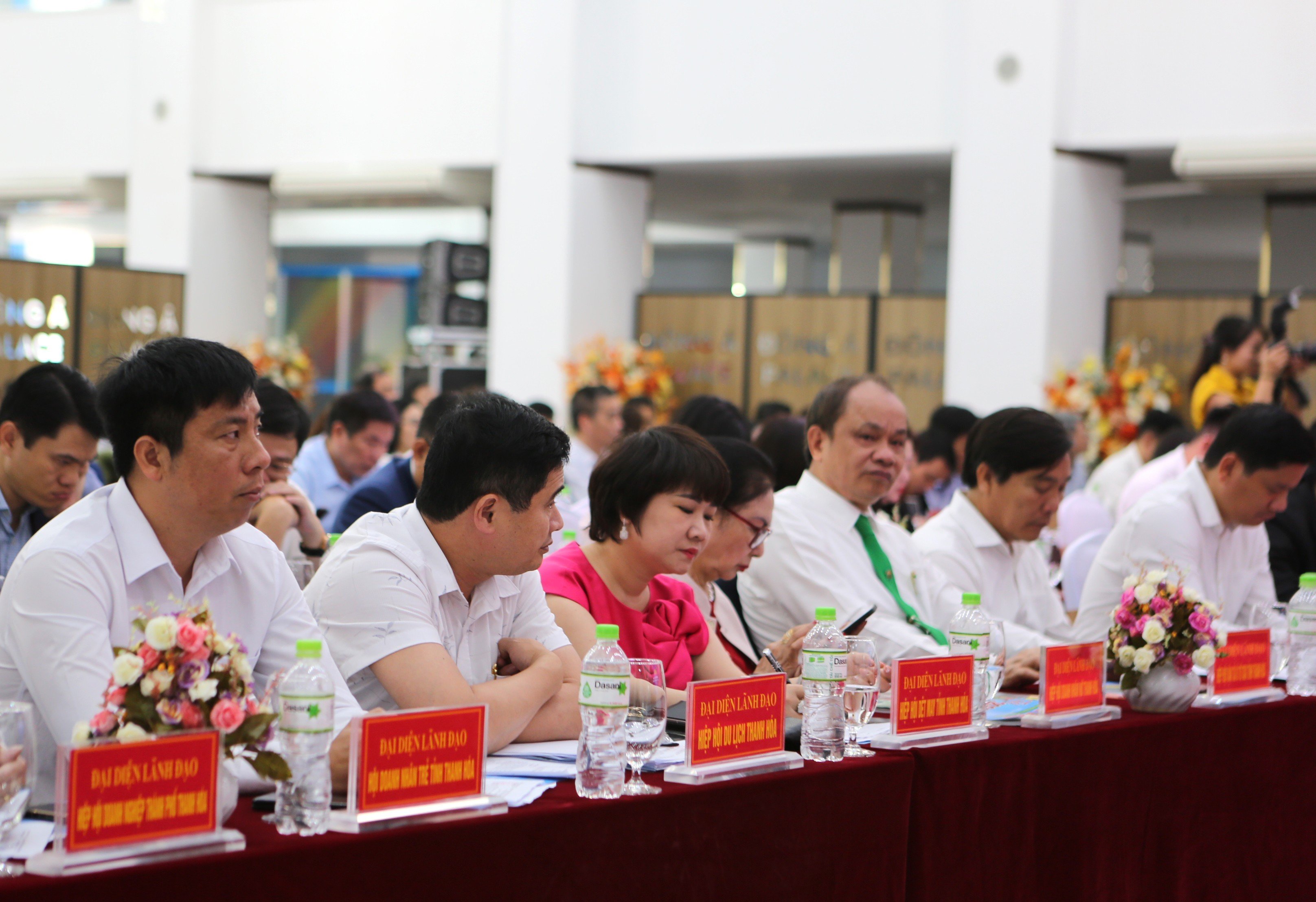 Lãnh đạo Hiệp hội doanh nghiệp Hiệp hội tham dự hội nghị