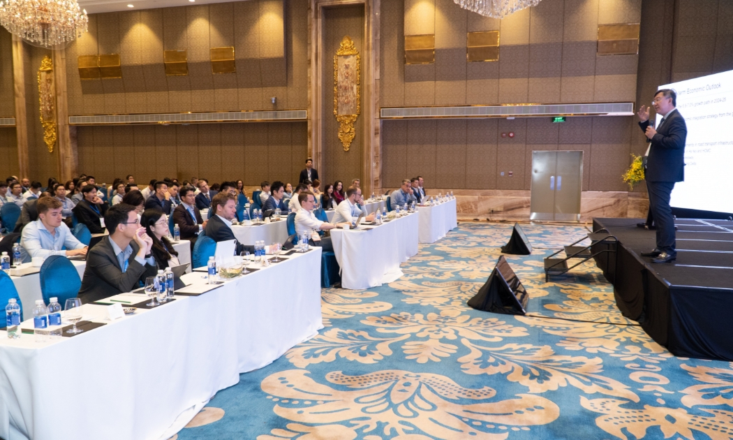 Diễn giả Nguyễn Xuân Thành (Fulbright) trình bày tại hội nghị VAD 2023.