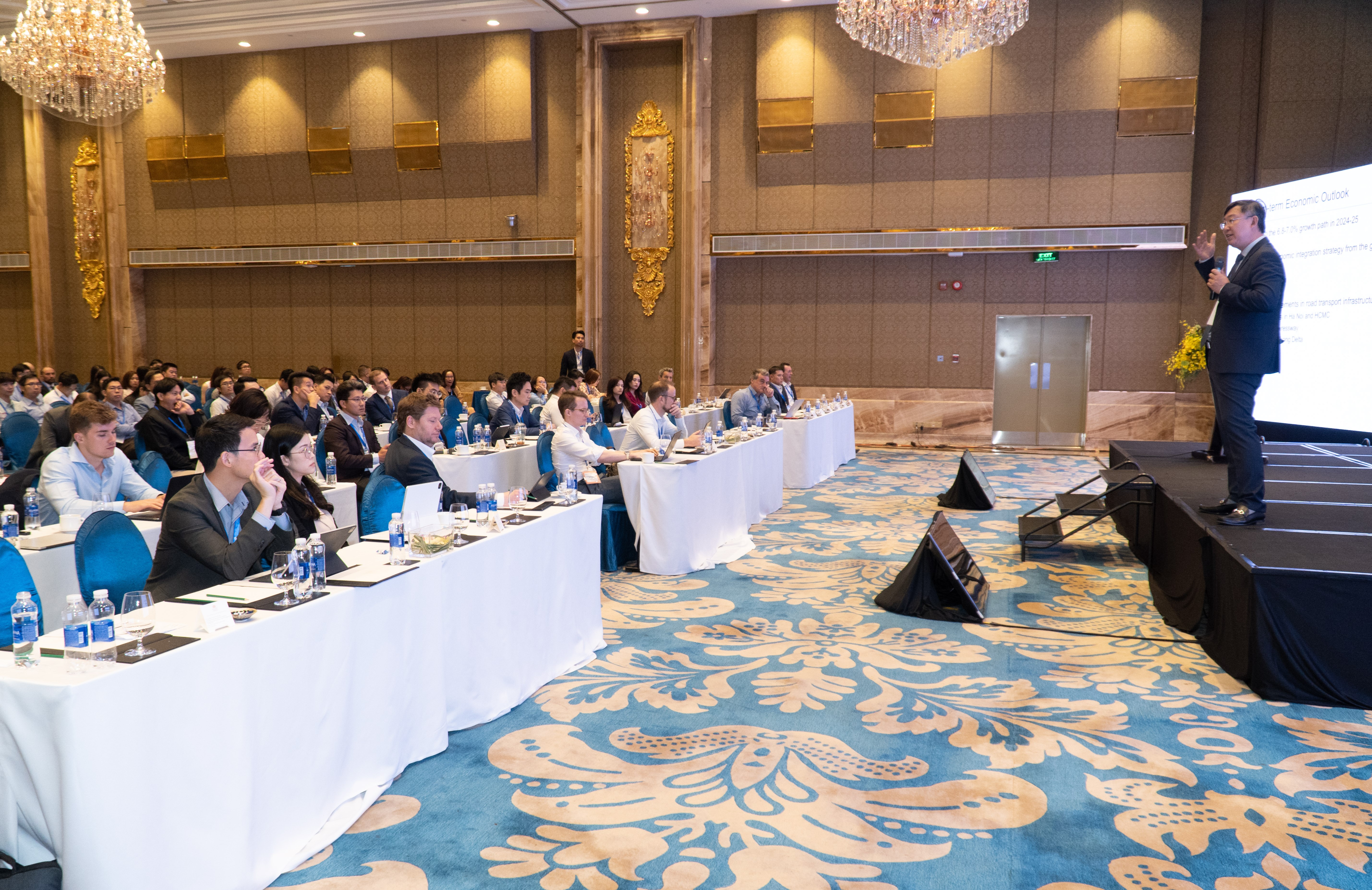 Diễn giả Nguyễn Xuân Thành (Fulbright) trình bày tại hội nghị VAD 2023.