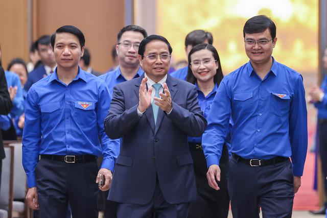 Prime Minister Pham Minh Chinh (front row, middle)  at the dialogue in Hanoi on March 22. Photo: VGP