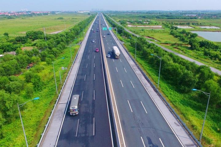 Toàn tuyến cao tốc sẽ có một trạm dừng nghỉ và giai đoạn hiện tại, trạm dừng nghỉ chỉ tiến hành giải phóng mặt bằng và chưa đầu tư xây dựng.