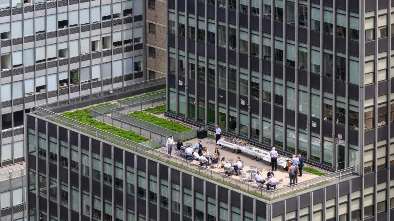 Với bảng xếp hạng tr&ecirc;n phạm vi to&agrave;n cầu, New York (Mỹ) được xếp l&agrave; nơi đắt đỏ nhất thế giới cho c&aacute;c chuyến c&ocirc;ng t&aacute;c.