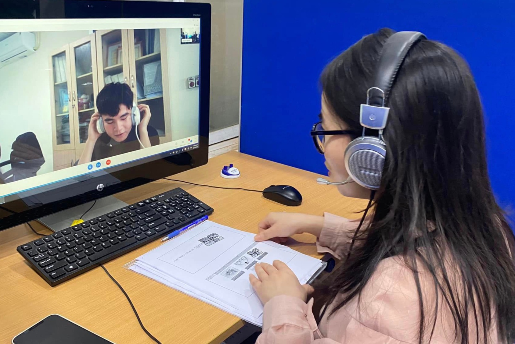 Doanh nghiệp kết nối phỏng vấn tuyển dụng online tại s&agrave;n việc l&agrave;m H&agrave; Nội.