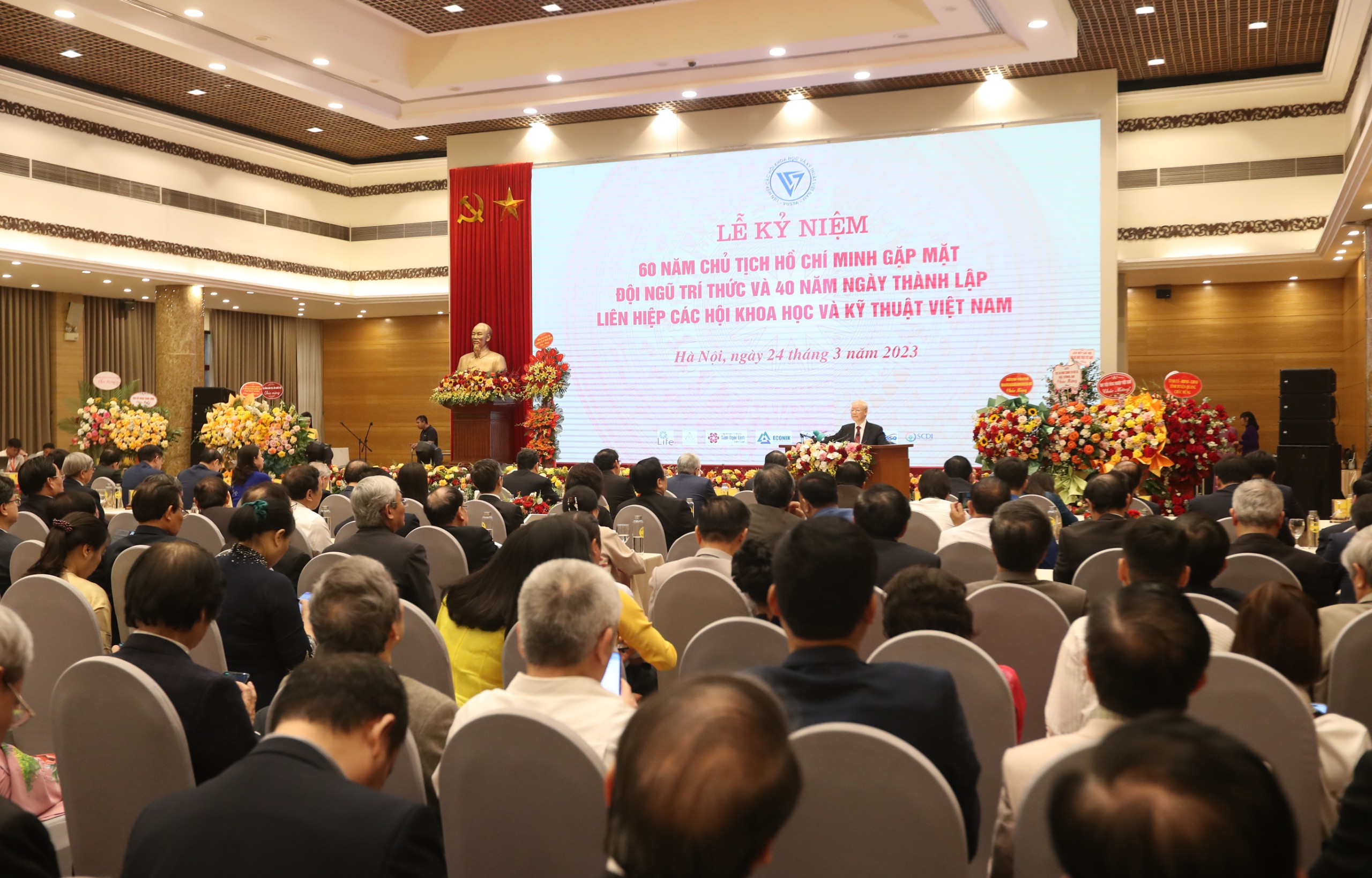 Đội ngũ trí thức luôn luôn là lực lượng quan trọng thúc đẩy sự phát triển của xã hội