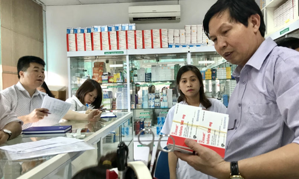 Cử tri TP. Hải Phòng đề xuất quy định niêm yết giá đối với các mặt hàng sản xuất có tính định kỳ và công khai giá các loại thuốc thiết yếu.