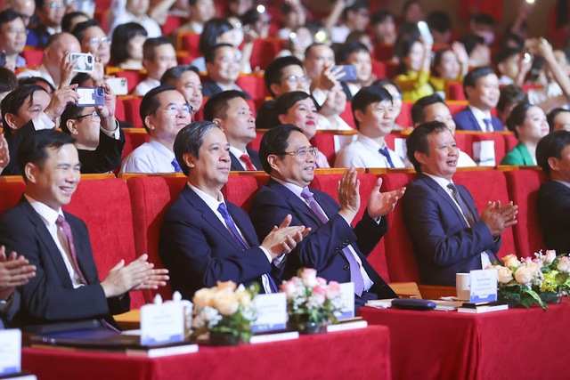 hủ tướng cùng các đại biểu tham dự buổi lễ - Ảnh: VGP