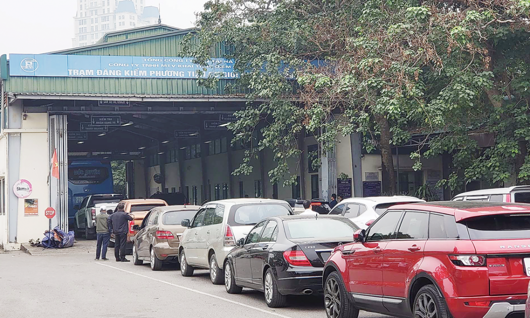 Thông tư số 02/2023 mới gỡ rối bước đầu, khủng hoảng đăng kiểm còn bộn bề vướng mắc.