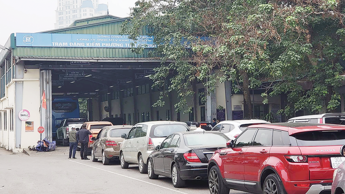 Thông tư số 02/2023 mới gỡ rối bước đầu, khủng hoảng đăng kiểm còn bộn bề vướng mắc.