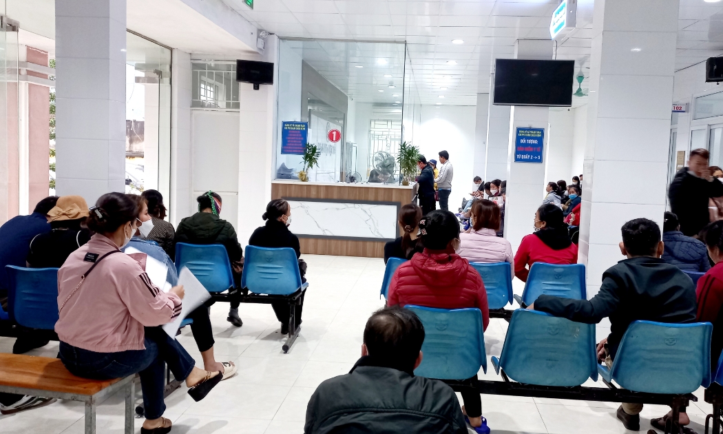 Khu vực đăng ký khám chữa bệnh tại một bệnh viện công lập ở Thanh Hóa. Ảnh - N.Dương. 