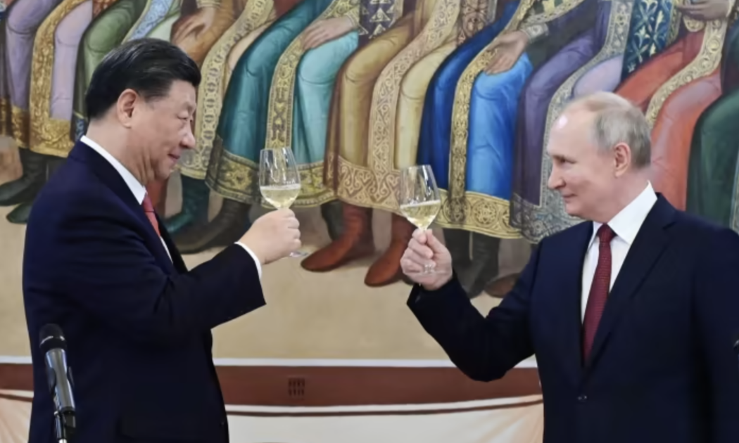 Tổng thống Nga Vladimir Putin (phải) tiếp Chủ tịch Trung Quốc Tập Cận Bình tại điện Kremlin hôm 21/3 - Ảnh: Sputnik.