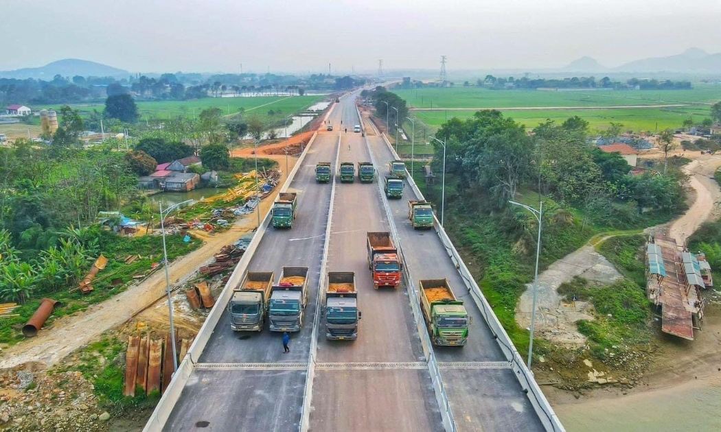 Bộ Giao thông vận tải đề nghị các địa phương, các cơ quan, đơn vị thuộc bộ triển khai quyết liệt, kịp tiến độ khởi công 27 dự án ngay trong năm nay.