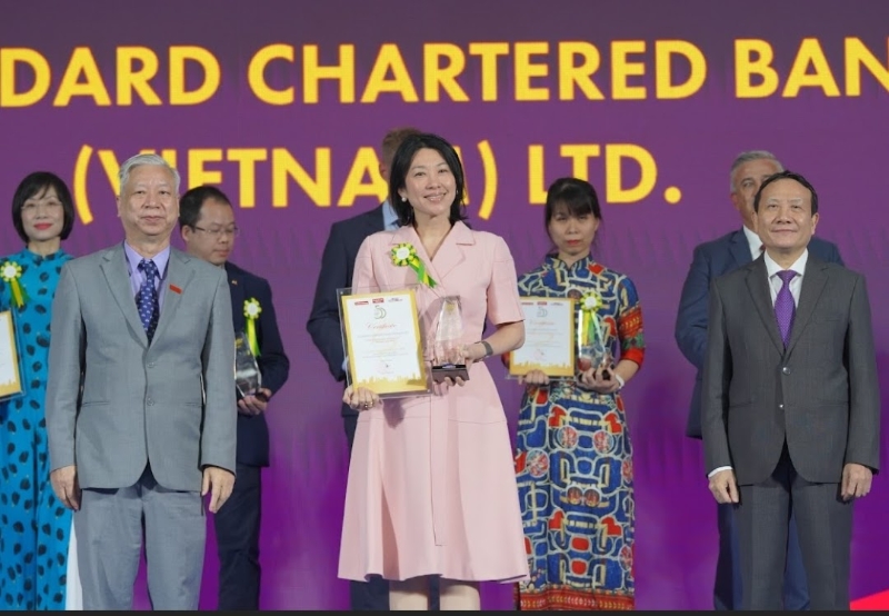 Standard Chartered Vietnam named "The Most Outstanding Foreign Bank in Vietnam" in 2022-2023