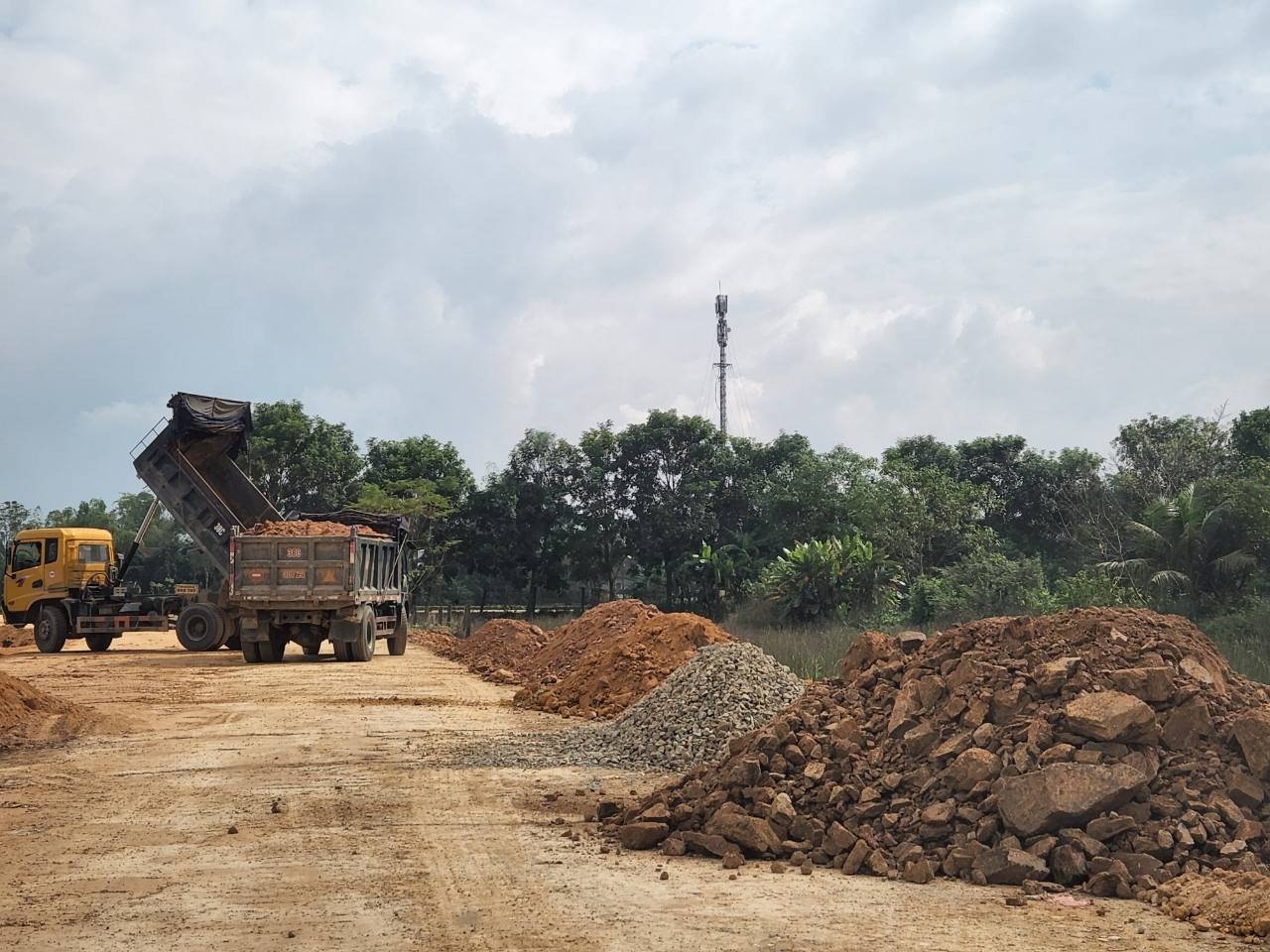 Vướng mắc trong giải ph&oacute;ng mặt bằng trở th&agrave;nh r&agrave;o cản giải ng&acirc;n vốn đầu tư c&ocirc;ng tại H&agrave; Tĩnh