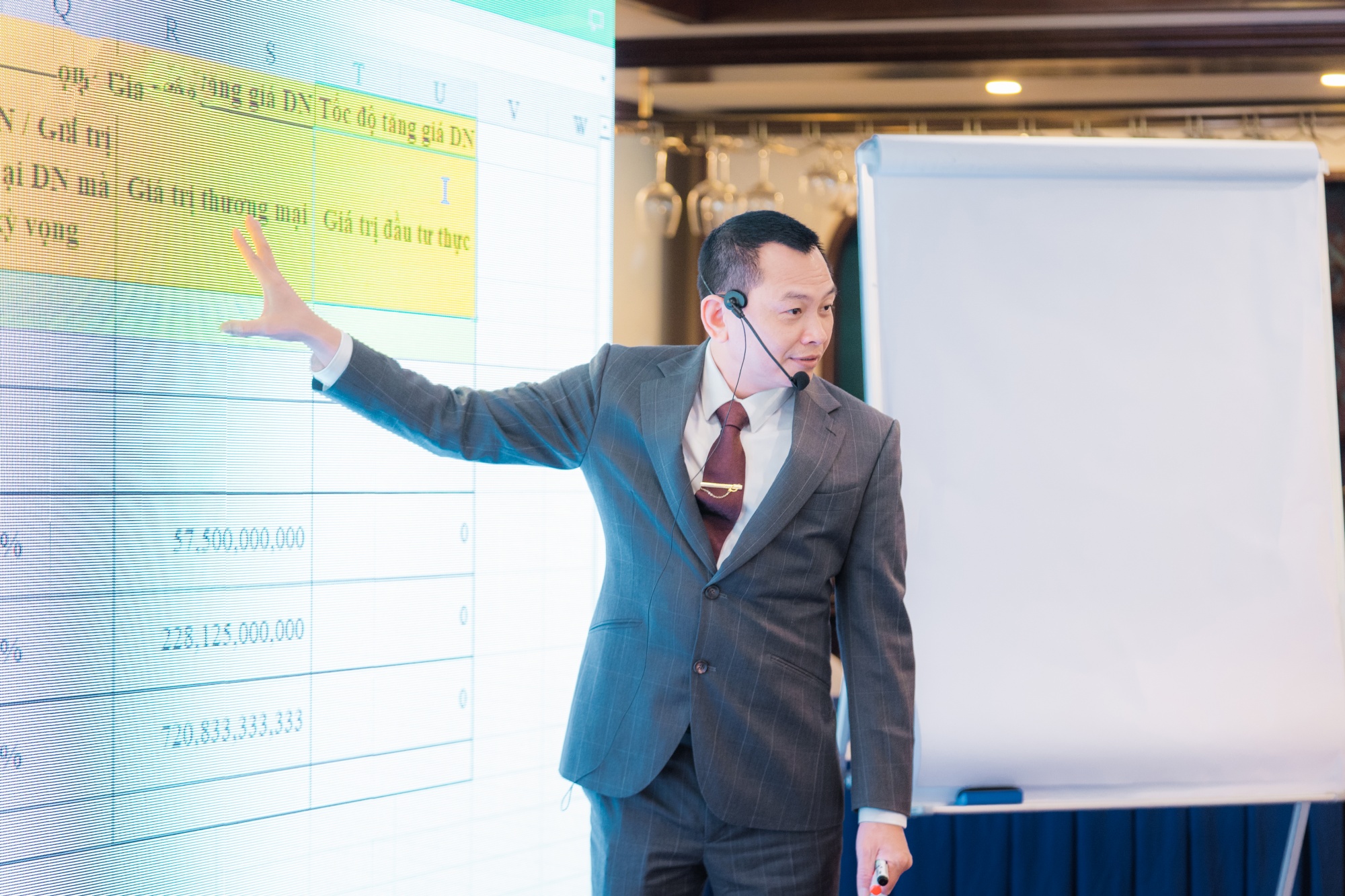 Ông Ngô Minh Tuấn chia sẻ về đội ngũ giảng viên giàu kinh nghiệm thực chiến.