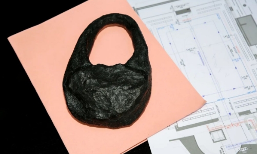 Corpeni và chiếc túi xách thời kỳ đồ đá giá 40.000 Euro