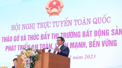 PM calls for easier credit access for property developers and buyers