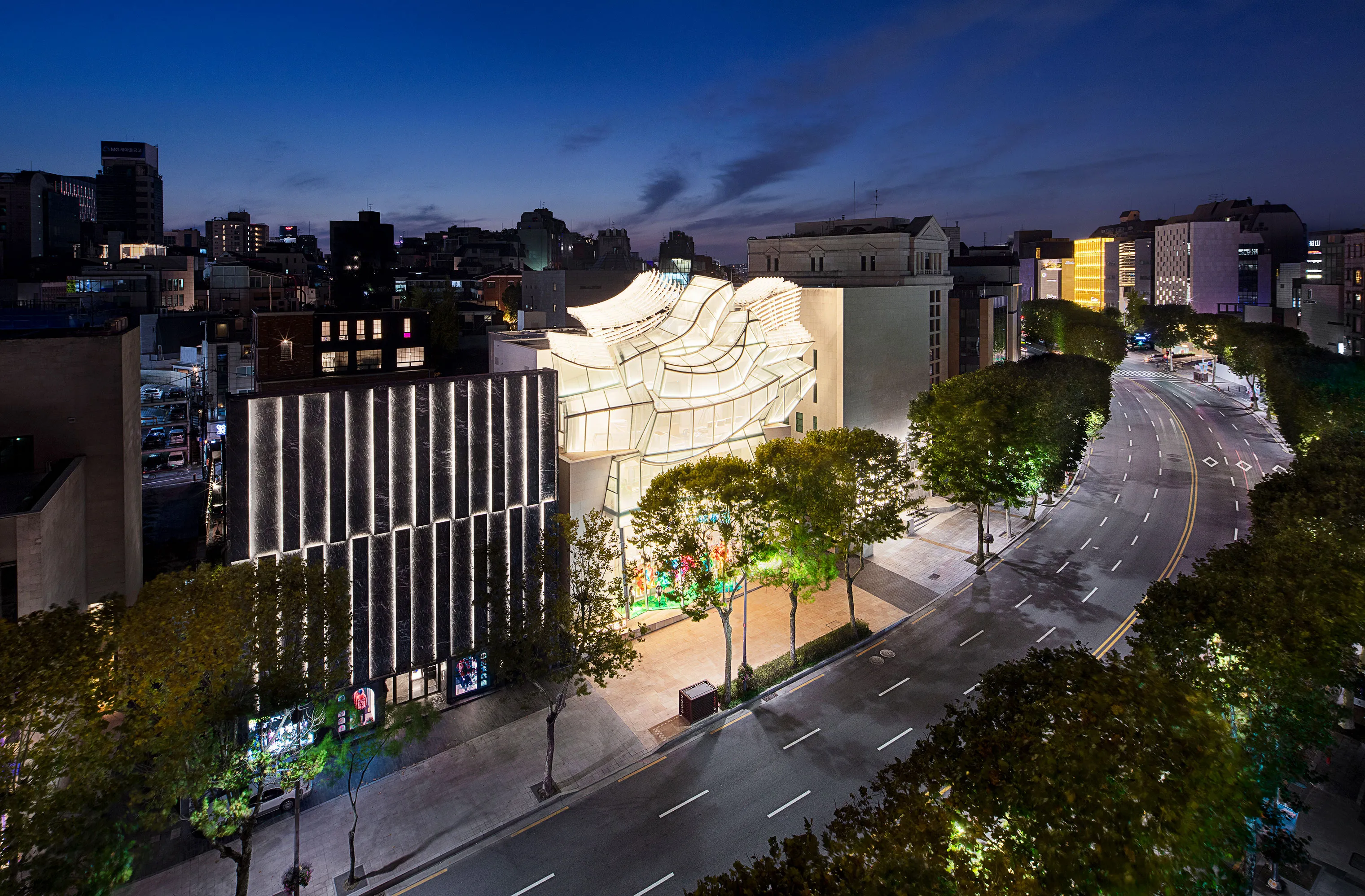 Cửa hàng flagship của Louis Vuitton tại Seoul. Ảnh: Korea Times