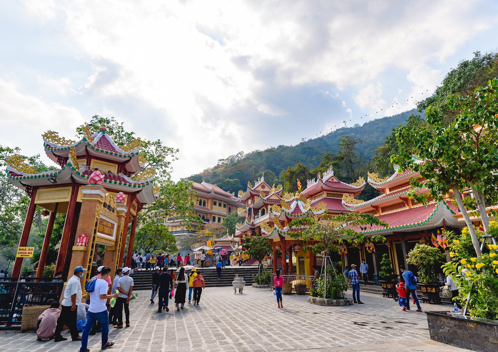 Gần đây, tỉnh Tây Ninh cũng thu hút được một số nhà đầu tư lớn đến xây dựng những sản phẩm du lịch nhân tạo đẳng cấp, mới lạ.