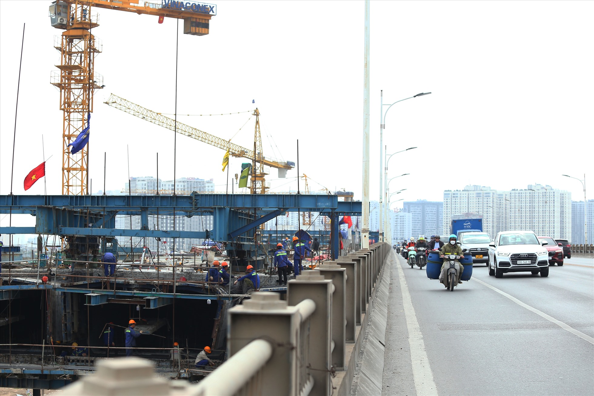 Dự án Cầu Vĩnh Tuy giai đoạn 2 đến nay đã hoàn thành 43% khối lượng công việc.