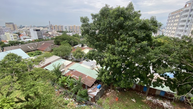 Nhiều trường đại học bị người dân lấn chiếm hàng chục năm nay vẫn chưa thể đòi lại.