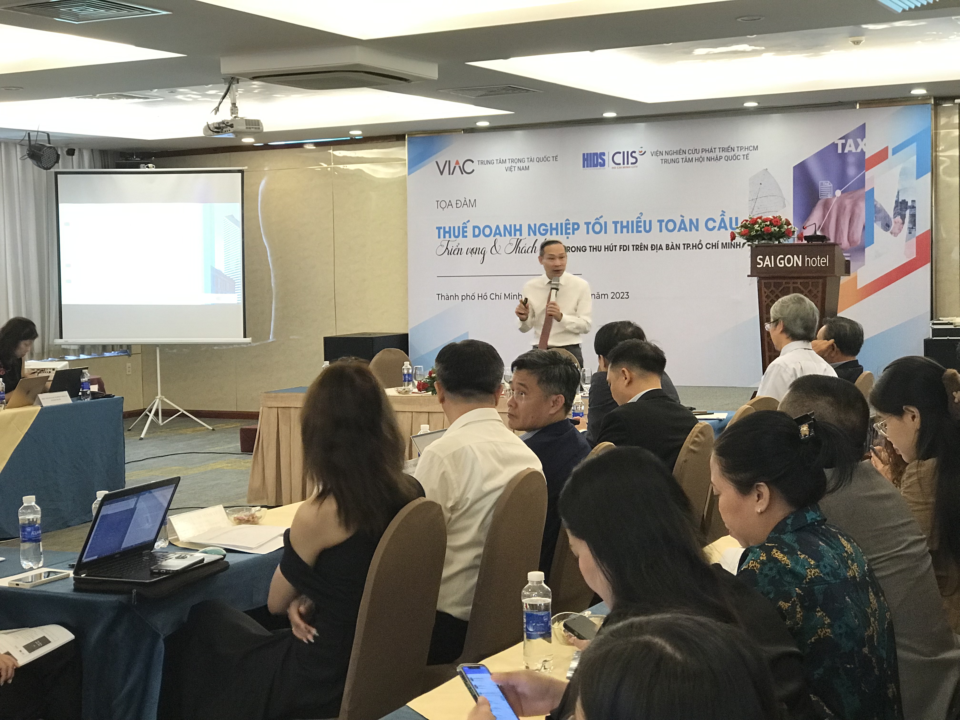 Ông Phan Đức Hiếu, Ủy viên Thường trực Ủy ban Kinh tế Quốc Hội, Trọng tài viên VIAC: 