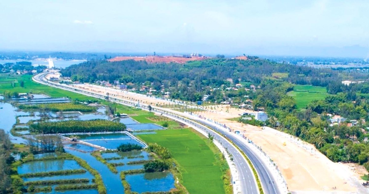 Việc đầu tư đường Hoàng Sa - Dốc Sỏi sẽ tạo thành hành lang phát triển kinh tế chủ đạo của Quảng Ngãi, thu hút đầu tư và khai thác tiềm năng phát triển kinh tế...