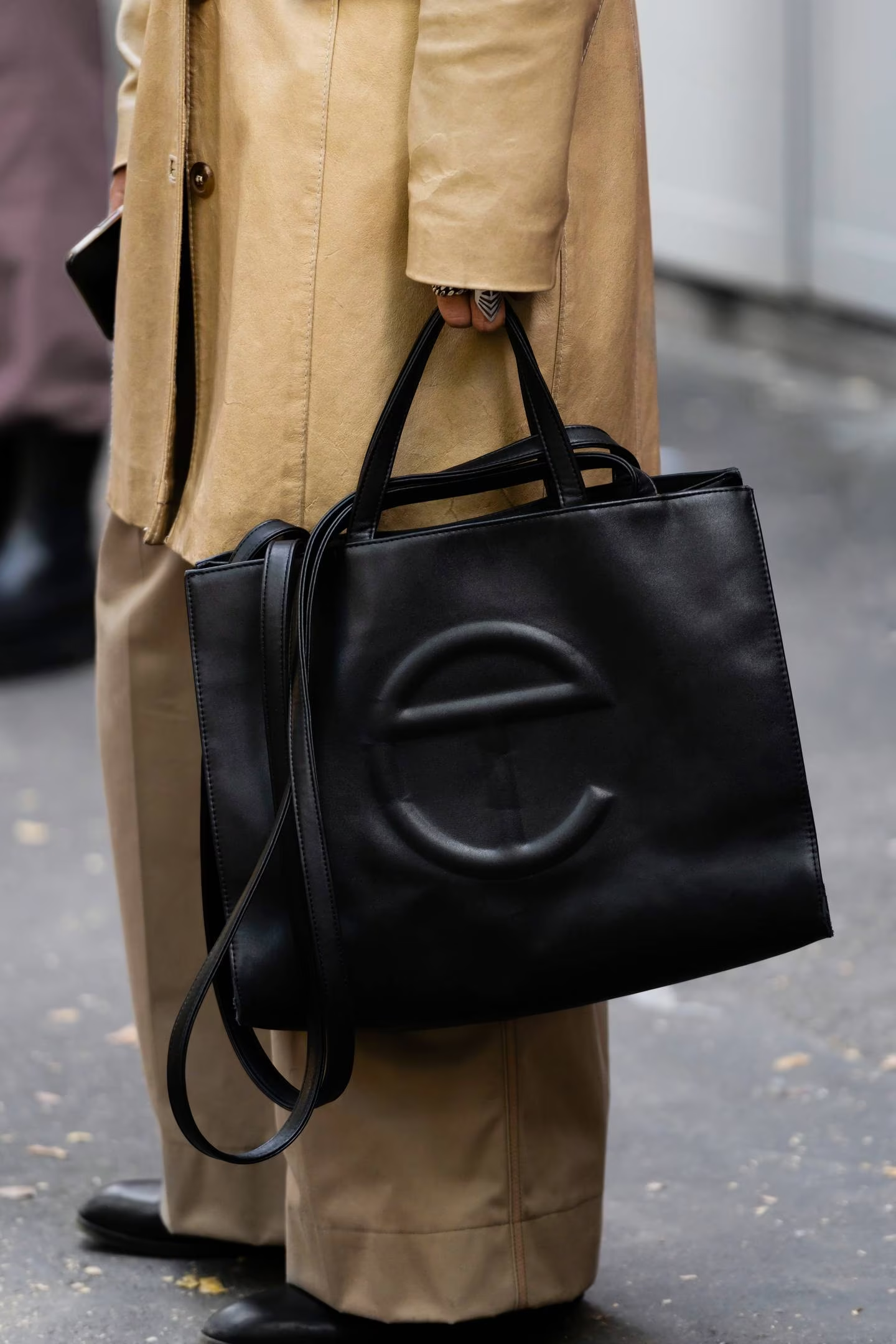 Những chiếc túi của thương hiệu đôi khi được gọi là “Bushwick Birkin” vì độ nổi tiếng tại khu phố thời trang Brooklyn.
